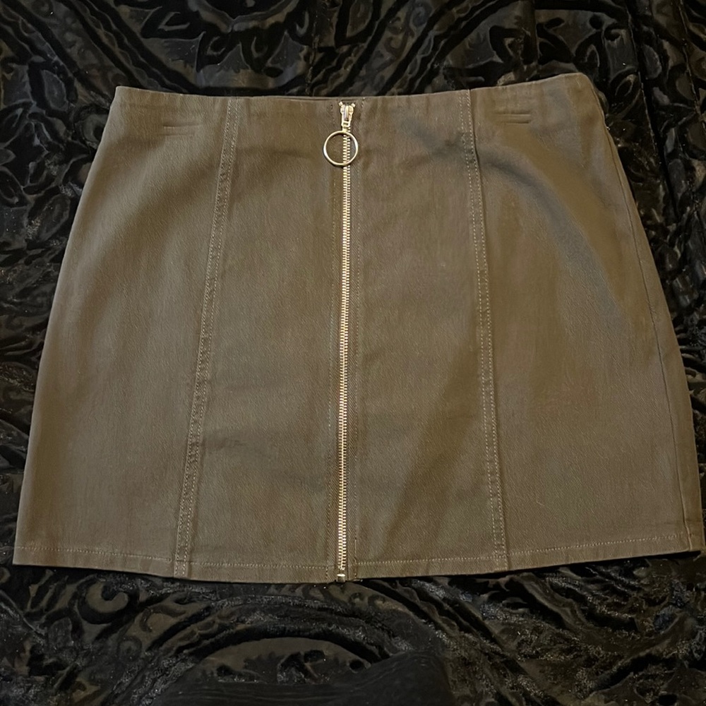 Army green skirt size XL